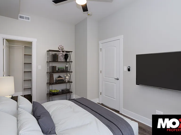 818 N Oakley Blvd #2R — Photo 4