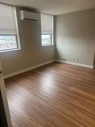 321 Ella St #12