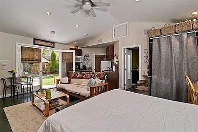 Main Room - sample layout from previous tenant