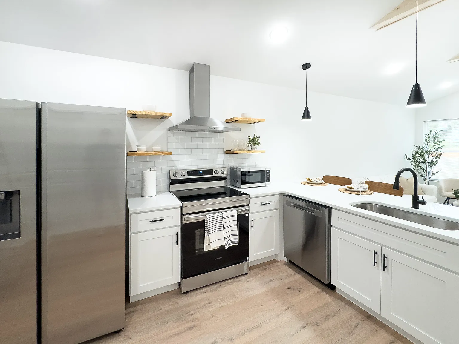 2 bed, 750 sqft, $1,350 — Photo 1