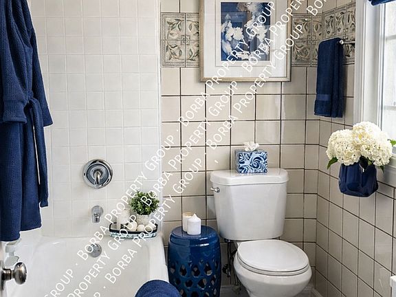 5th image of 1575 Linden Ave APT B