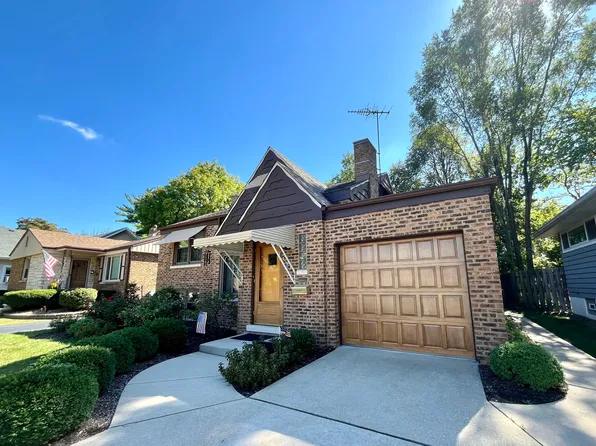 141 E Quincy St, Riverside, IL 60546