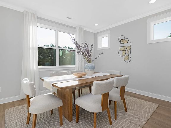 Staged Dining