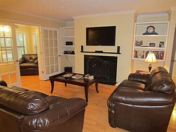 3rd image of 1009 Summit North Dr NE