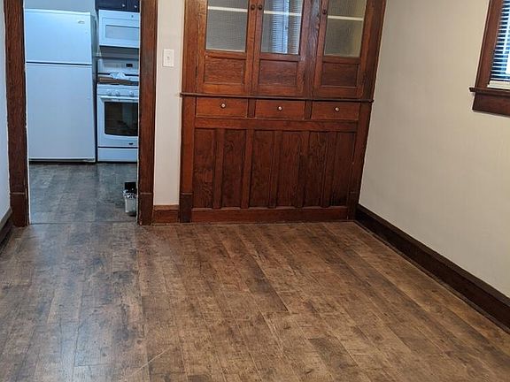 4th image of 213 E Baird Ave