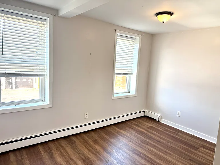 280 3rd St #2 — Photo 4