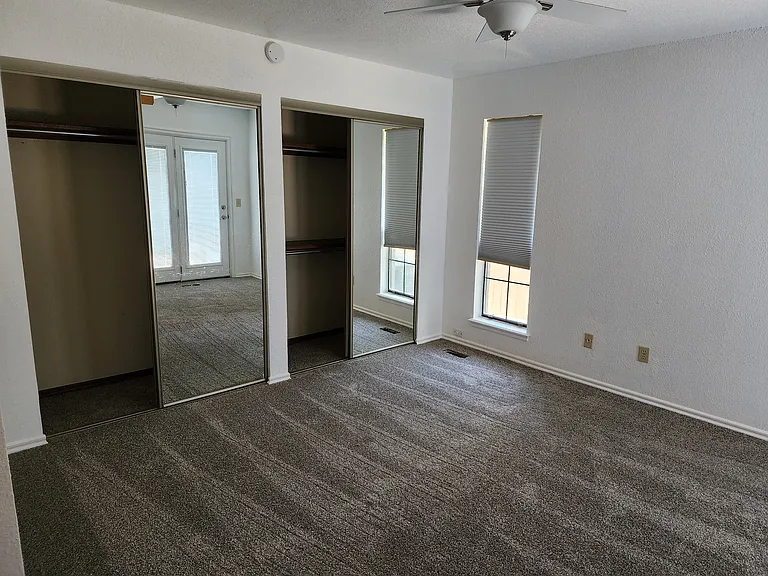1701 Queens Towne — Photo 4