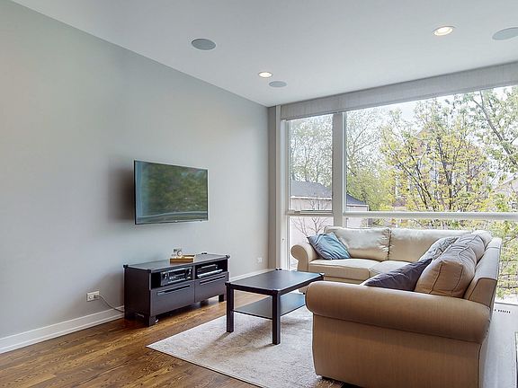 4th image of 1534 W Cortez St #2
