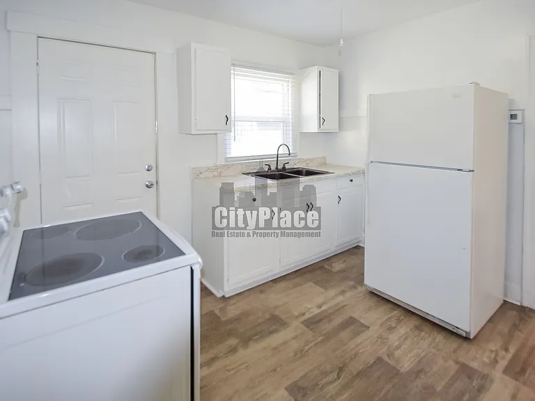 810 N Gladstone Ave — Photo 9