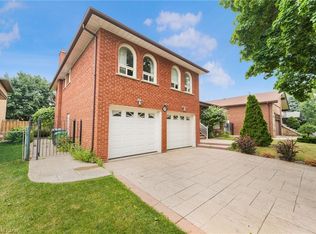 698 Hillman Cres, Mississauga, ON L4Y2H9