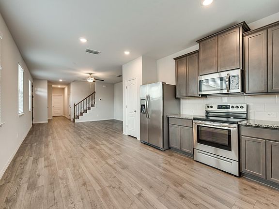 5th image of 1214 Lamar Dr