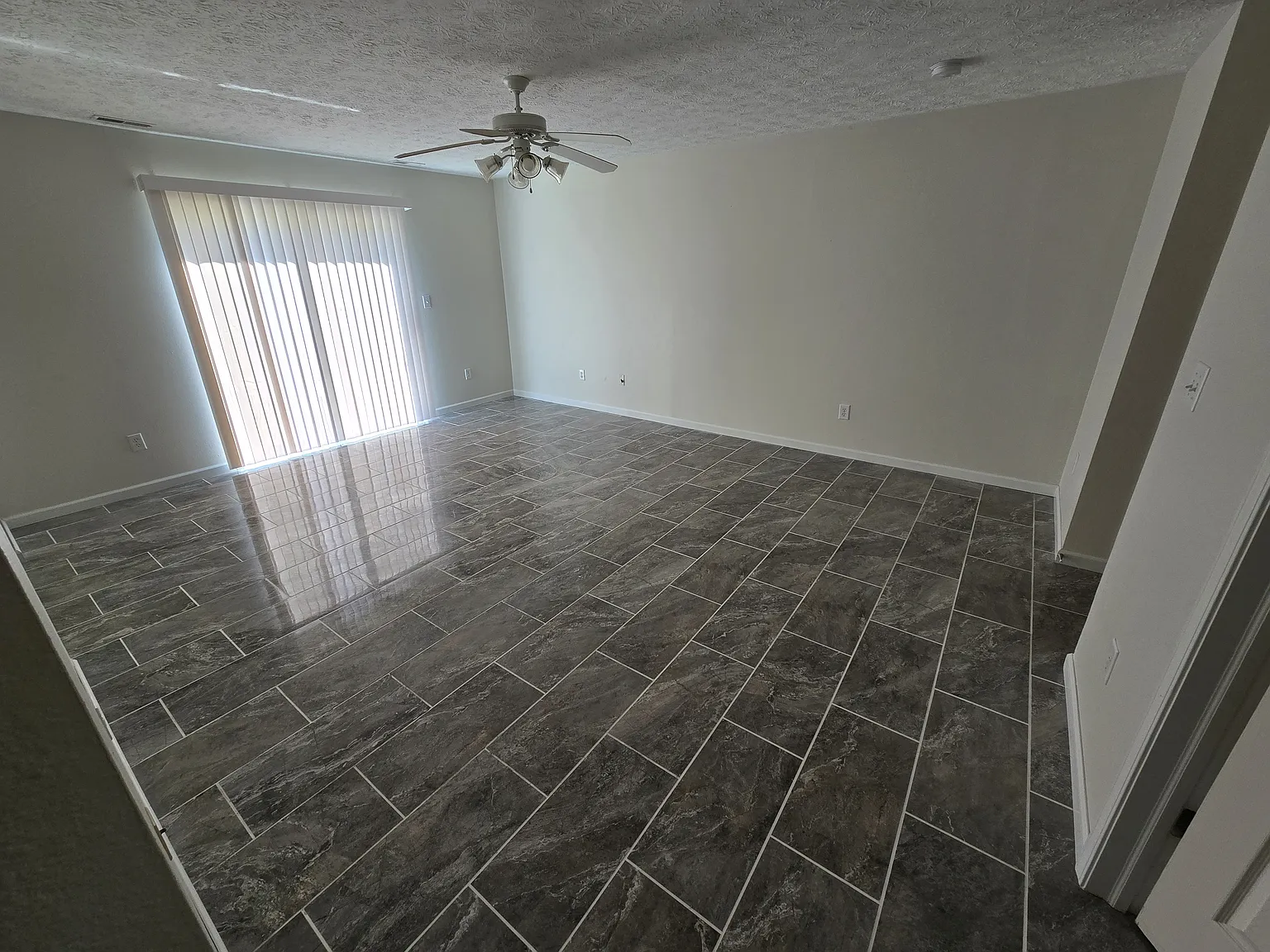 3 bed, 2.5 bath, 1591 sqft, $1,500 — Photo 3