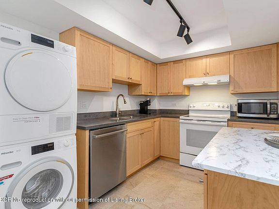 5th image of 227 Brazilian Ave #130