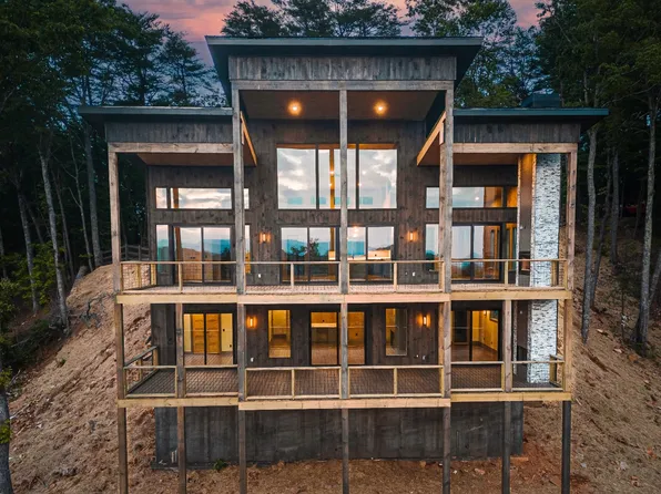 817 Griffith Pkwy, Blue Ridge, GA 30513