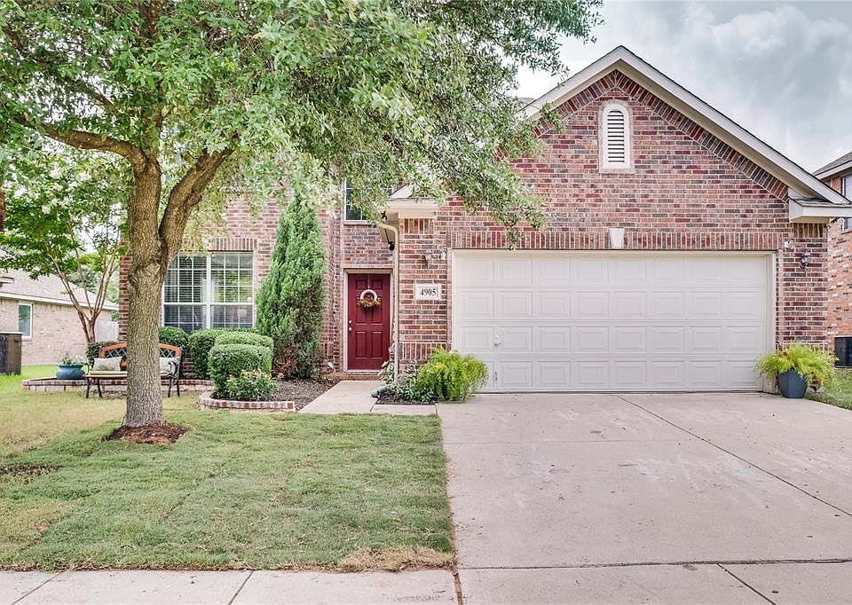 1st image of 4905 Carrotwood Dr
