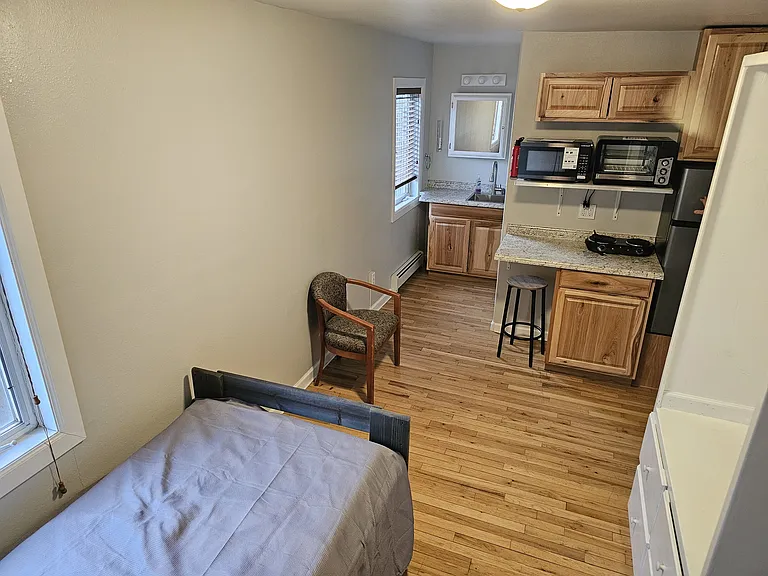 740 Columbia St — Photo 3