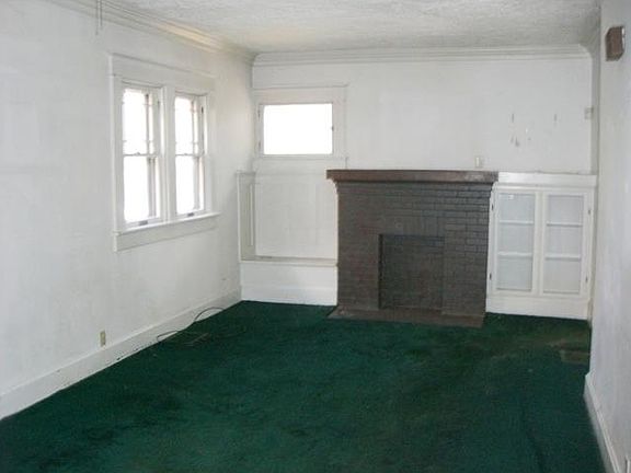3rd image of 1521 N Lasalle St