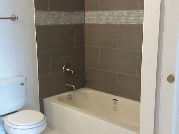 5th image of 8 E Dundee Quarter Dr Unit 101