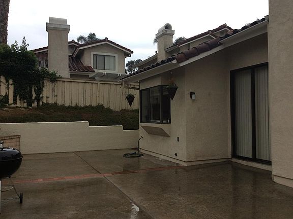 Fully fenced side-rear yard
