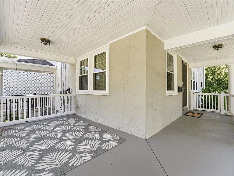 114 Biddle Rd — Photo 2