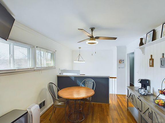 5th image of 402 Greenwell Ct