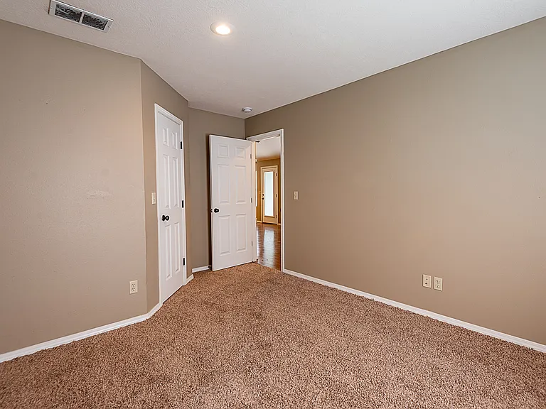 1332 S Lexington Ave — Photo 23