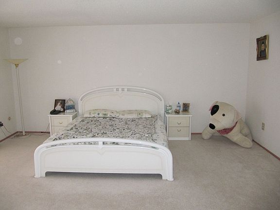 Huge Master Bed Rm w/ Full Glass Dr Balcony