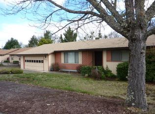 621 SE Parkway Dr, Winston, OR 97496