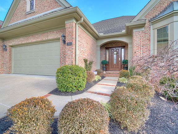 3rd image of 862 Woodbury Dr
