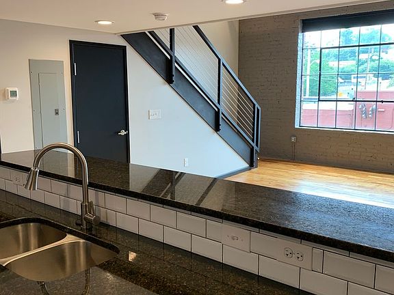 5th image of 215 E Cherry St #209