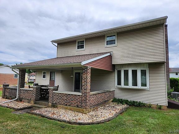 3rd image of 605 E 8th St