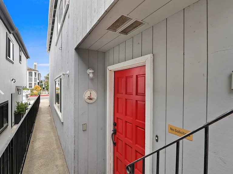 317 1/2 Heliotrope Ave — Photo 3