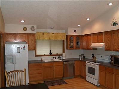 4th image of 10120 Tahoma Dr