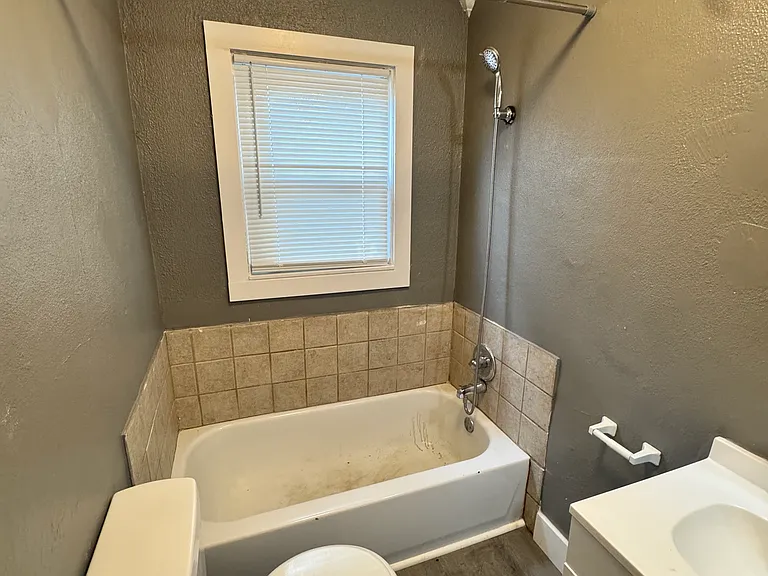 2328 E 36th St #1 — Photo 4