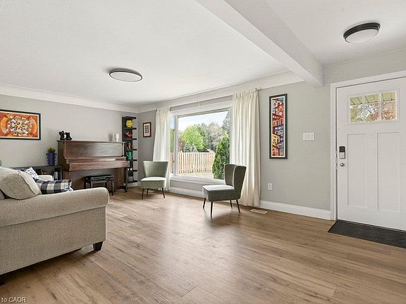 5th image of 183 Sunnyridge Rd