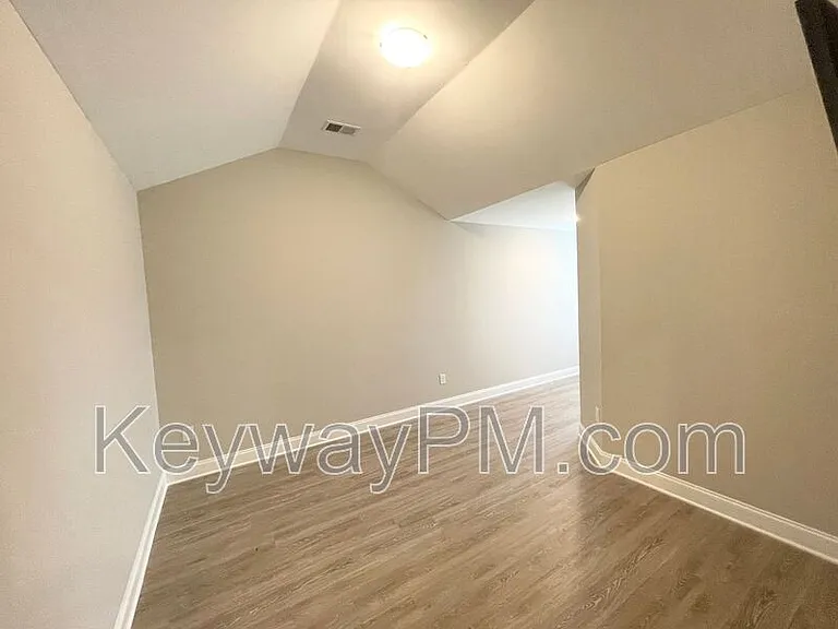 301 Sumac Trl — Photo 16