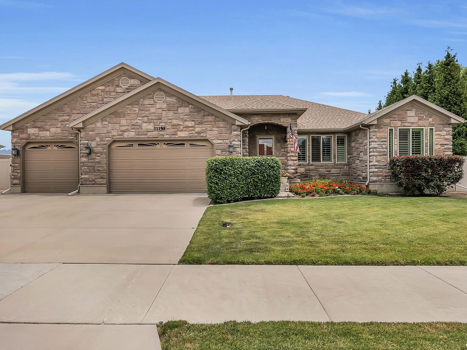 5 bed, 3.5 bath, 4062 sqft, $6,000 — Photo 4