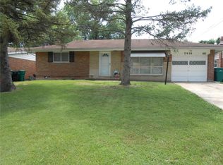 2416 Springhill Ln, Saint Louis, MO 63136