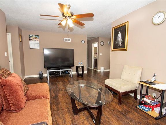 3rd image of 1518 N 81st Ter