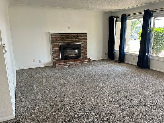 2nd image of 4803 Hazelgreen Rd NE