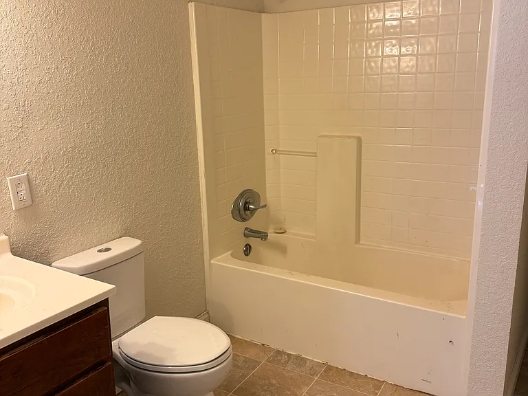 912 N Center St — Photo 14