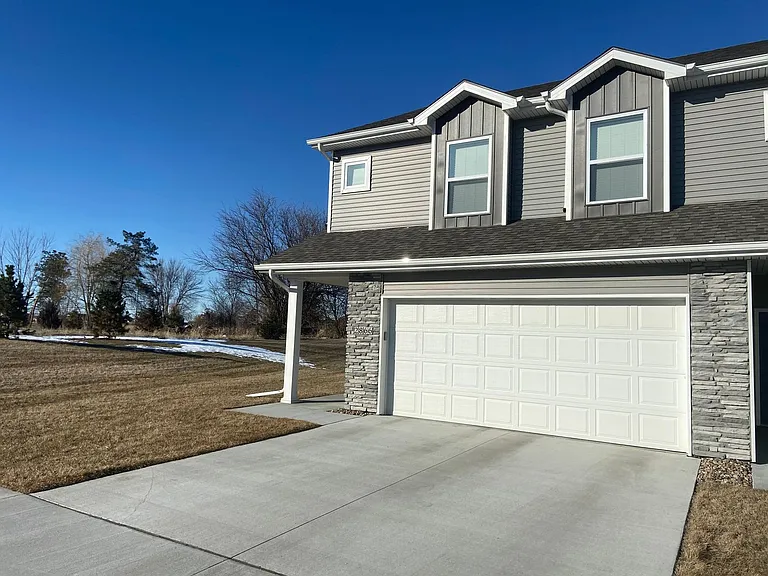2866 NW Penny Ln — Photo 2