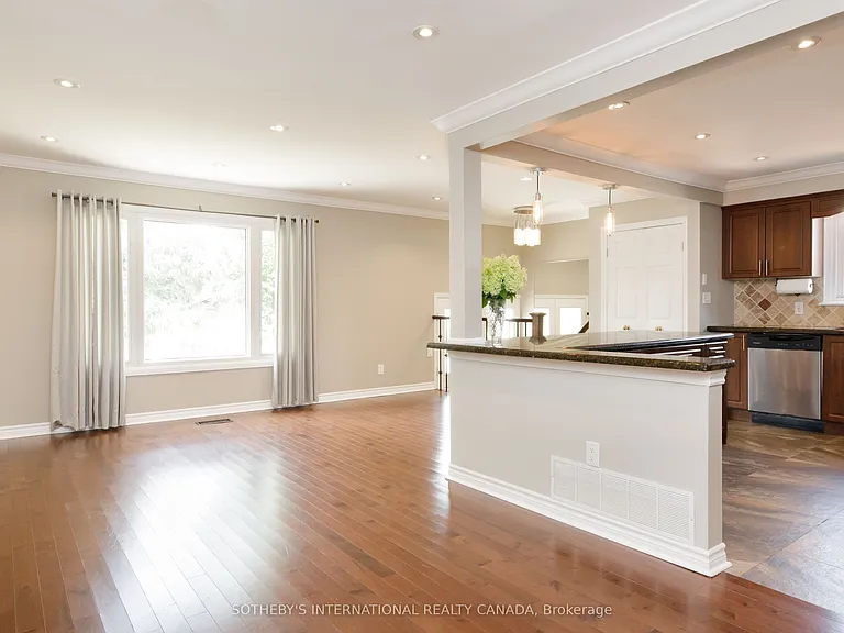 2694 Constable Rd #UPPER — Photo 11