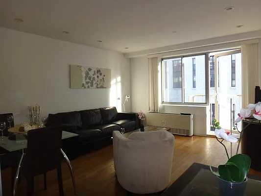 Rented by KVNY Soho | media 43