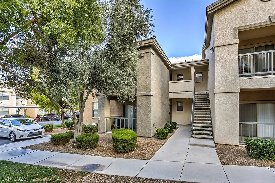 1 bed, 1.0 bath, 690 sqft, $1,345 — Photo 3