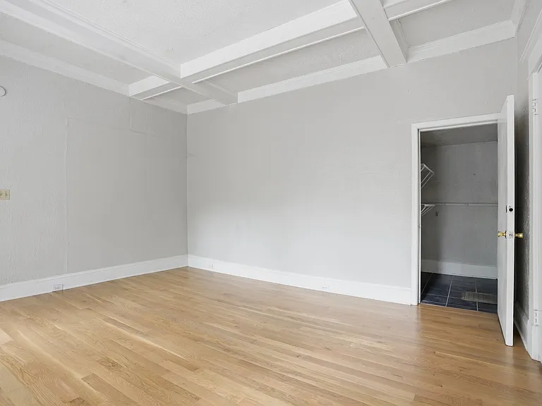 615 Linwood Ave NE #4 — Photo 3