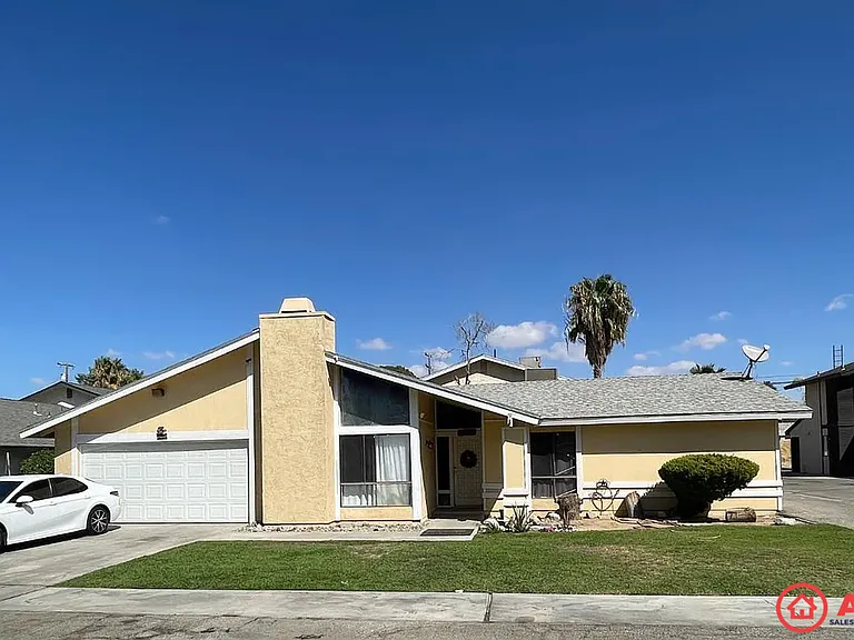 2424 Eric Way — Photo 1