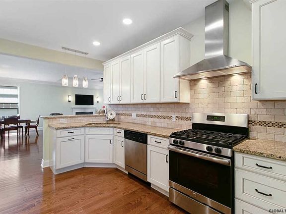 3rd image of 5 Pamela Ln