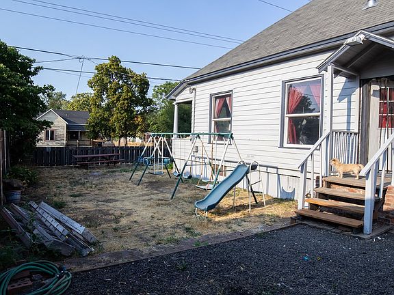 2nd image of 411 Pine St #24041