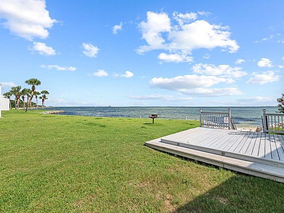 3rd image of 101 Old Ferry Rd Unit 12B